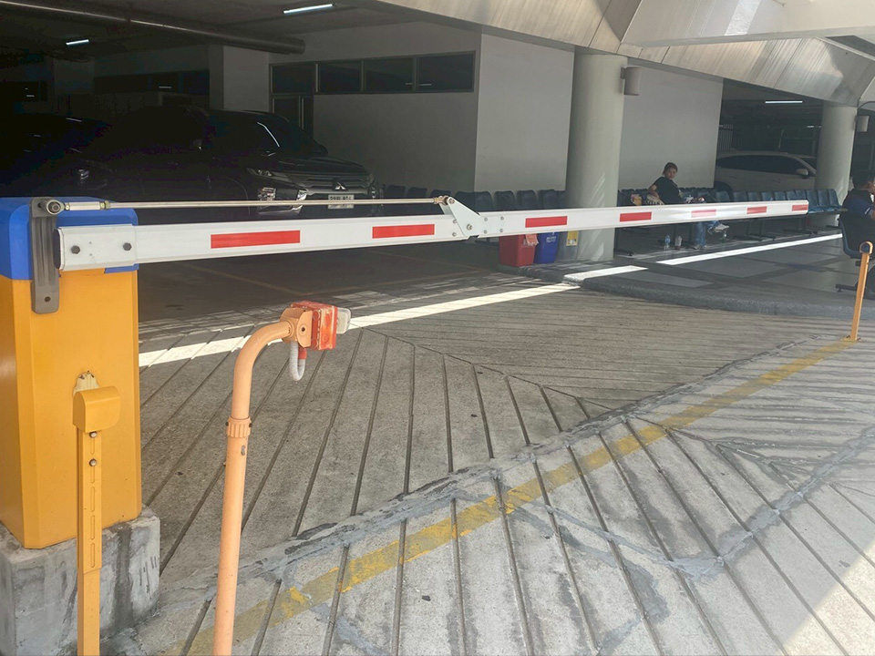 ระติดตั้งระบบไม้กั้นรถยนต์ (Barrier Gate)