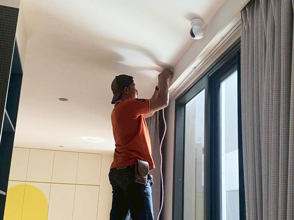 ติดตั้งและซ่อมบำรุงกล้องวงจรปิดทุกระบบ รองรับ IP, Analog, LPR และ Solar CCTV พร้อมออกแบบระบบให้เหมาะกับพื้นที่