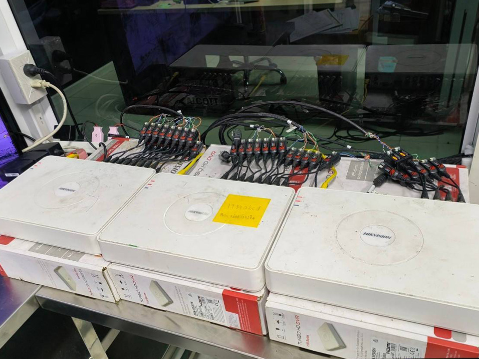 บริการออกแบบ ติดตั้ง และปรับแต่งระบบเครือข่ายทุกรูปแบบ เพื่อให้การเชื่อมต่อ อินเทอร์เน็ต, LAN และ Wi-Fi ของคุณ ครอบคลุม-เสถียร-ปลอดภัย เหมาะกับบ้าน ออฟฟิศ โรงงาน ร้านค้า และโกดัง