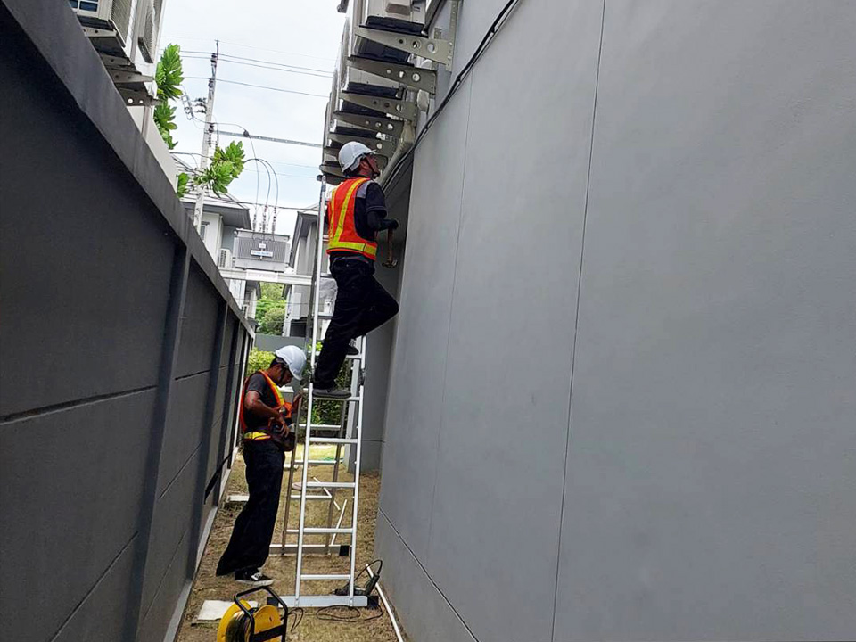 รับติดตั้งกล้องวงจรปิด ปลอดภัย บริการมาตรฐาน ด้วยช่าวงประสบการณ์มากกว่า 10 ปี บริการ24 ชั่วโมง ทั่วกรุงเทพ