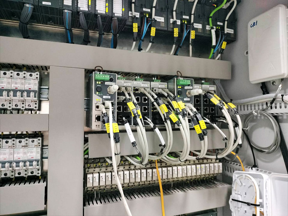 ติดตั้งตู้ Rack พร้อมจัดการสายให้เป็นระเบียบ ใช้งานง่าย