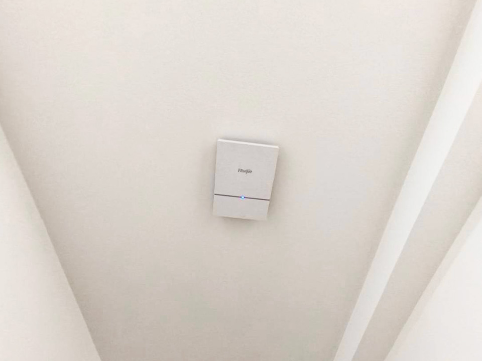 ติดตั้งระบบ WiFi ครอบคลุมพื้นที่ พร้อมเซ็ตอัป Access Point และออกแบบโซลูชัน WiFi