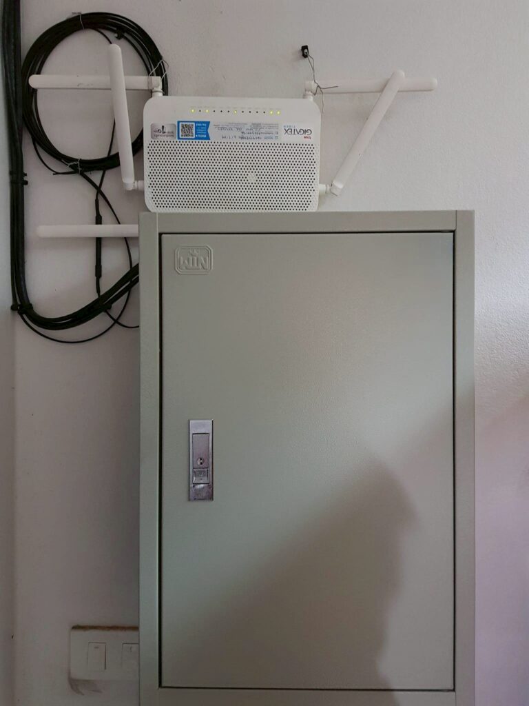 ติดตั้งตู้ Rack พร้อมจัดการสายให้เป็นระเบียบ ใช้งานง่าย